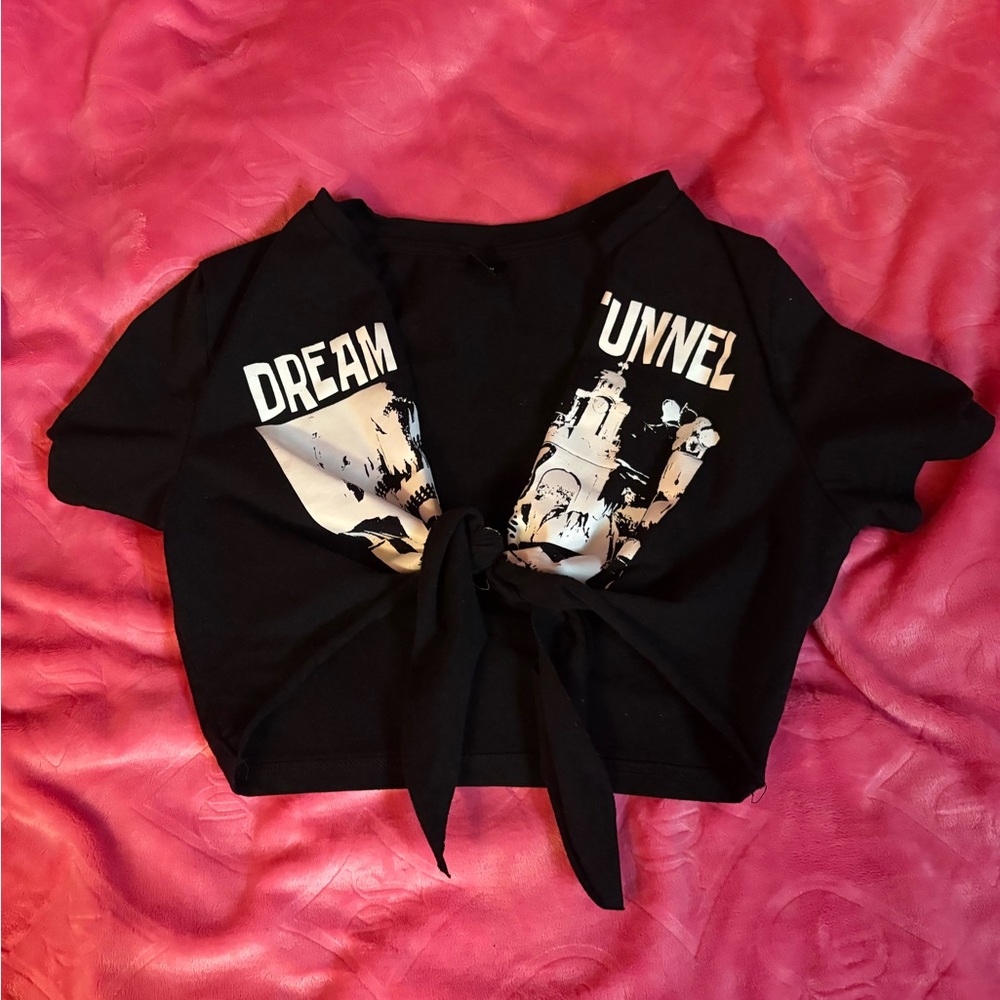 SHEIN Black Graphic Tie-Front Crop Top